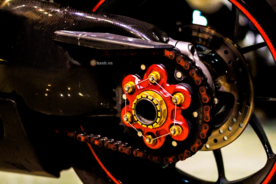 Ducati 1098s vẻ đẹp đầy quyến rũ với bản độ nhẹ nhàng