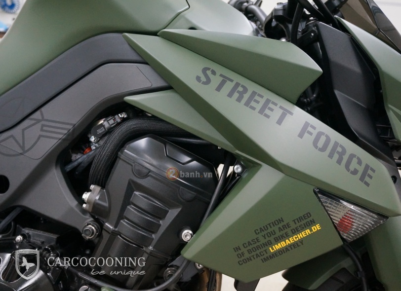 Kawasaki z1000 ấn tượng trong bộ cánh street force