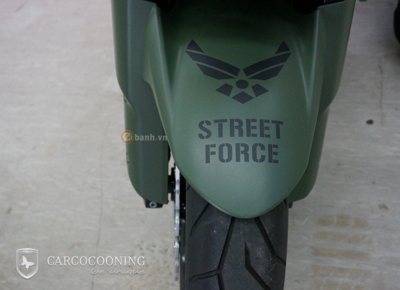 Kawasaki z1000 ấn tượng trong bộ cánh street force