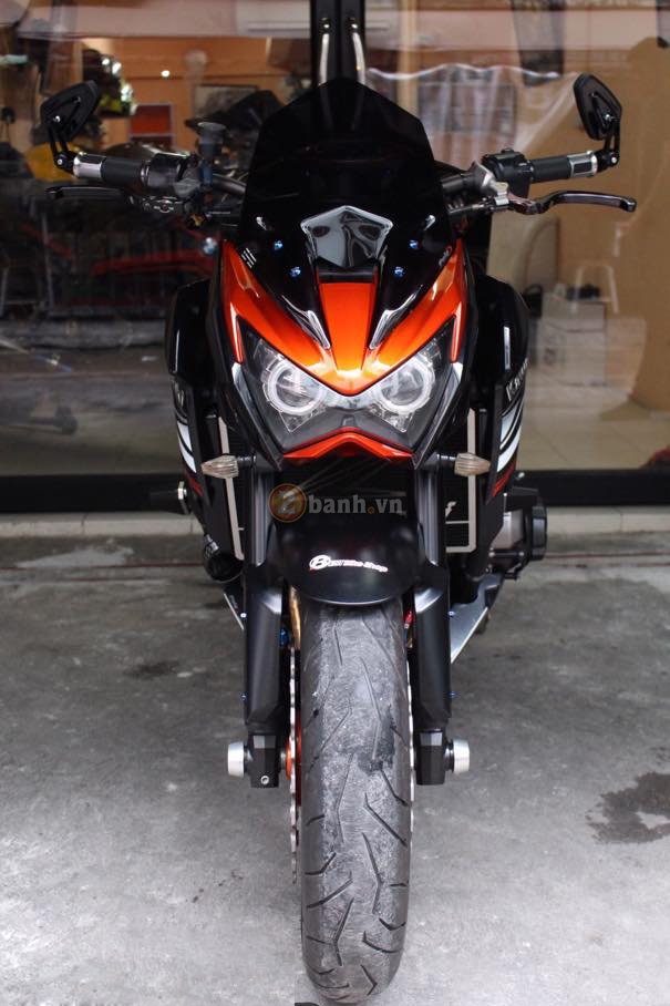 Kawasaki z800 đen cam với đôi mắt thư sinh