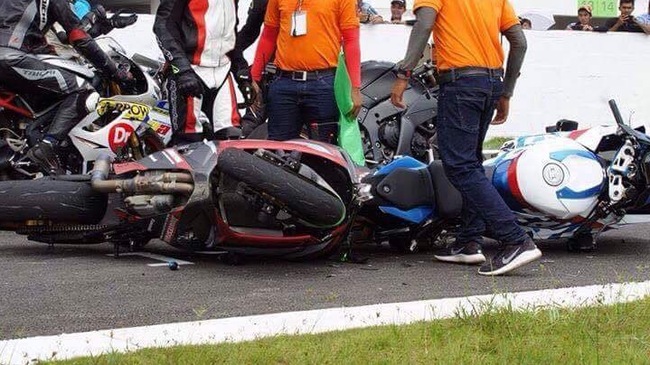 Kawasaki zx-10r gặp tai nạn tại trường đua việt nam