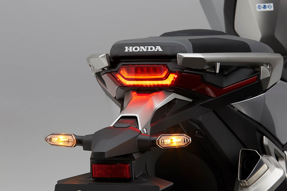 Honda x-adv 2017 chính thức ra mắt tại eicma 2016