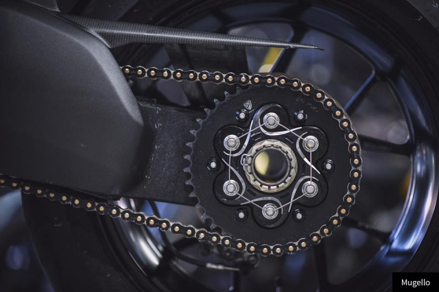 Ducati V4S Panigale ve dep toan nang voi trang bi full Black - 7