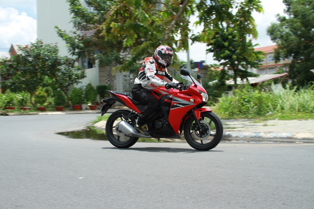 Honda CBR 150 Fi Moto co nho da nang cho nguoi Viet - 11