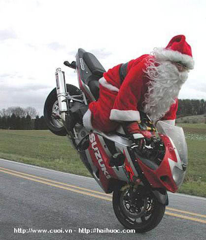 Bạn yêu thích 2banh.vn và Ông Già Noel? Hãy xem hình ảnh này với sự kết hợp tuyệt vời giữa Ông Già Noel và chiếc moto cool ngầu. Thật không thể bỏ qua!