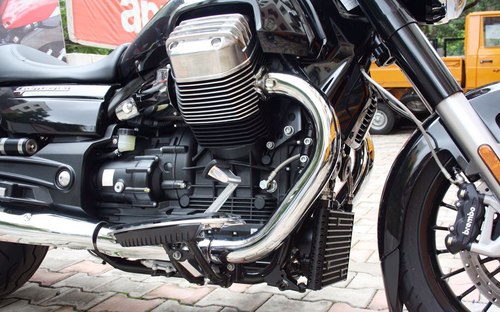 Moto Guzzi trinh lang California 1400 Custom - 13