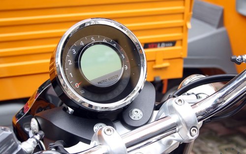 Moto Guzzi trinh lang California 1400 Custom - 9