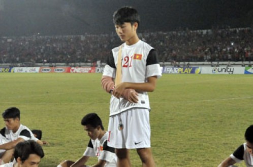 Bao luc trong tai va may man da thang U19 Viet Nam