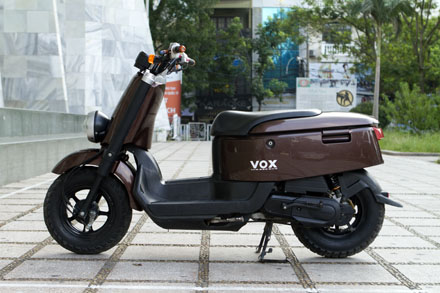 Xe Yamaha VOX Thung hang hai banh - 9