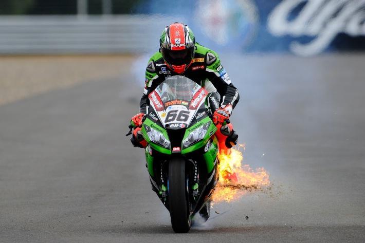 Tong hop hinh Mau xanh huyen thoai Kawasaki cung nai ngua 66 Tom Sykes - 19