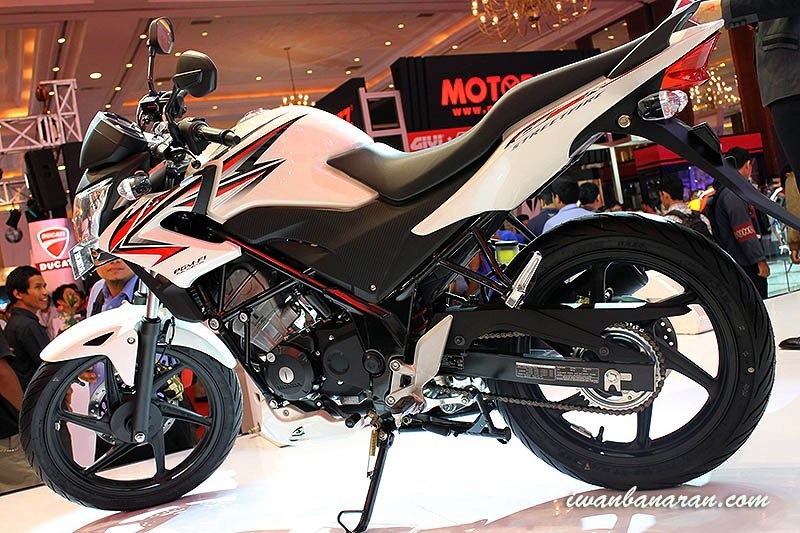 Honda CB150R Streetfire Phun Xang Dien Tu PGMFi gia 105 trieu - 3