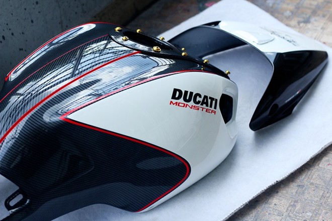Ve dep Ducati Monster do hoa van carbon o Sai Gon - 4