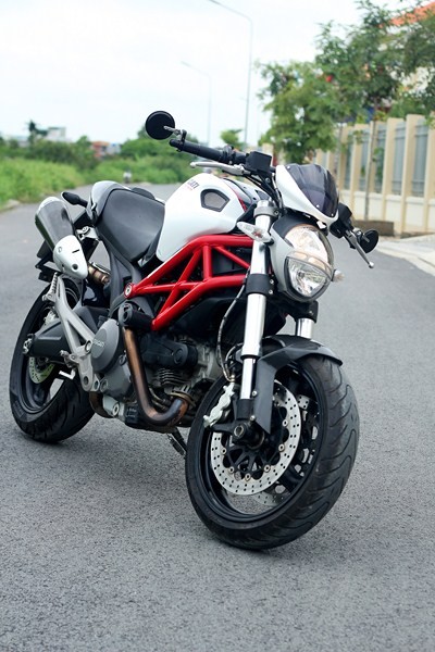 Ve dep Ducati Monster do hoa van carbon o Sai Gon - 2