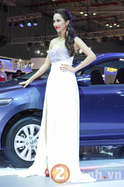 Dung nhan mau Viet tai Motor Show 2013 - 23