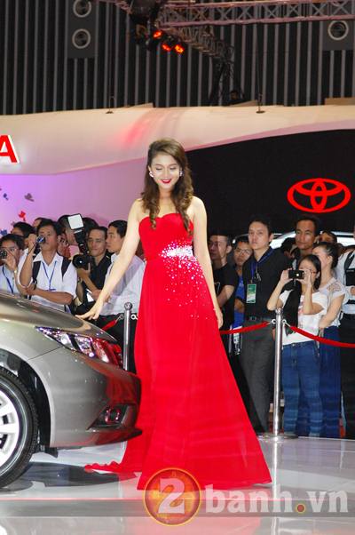 Dung nhan mau Viet tai Motor Show 2013 - 18