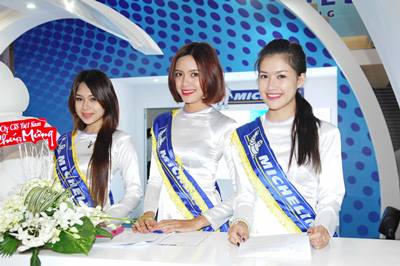 Dung nhan mau Viet tai Motor Show 2013 - 7