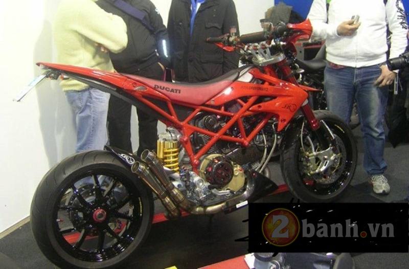 Tho Hy Lap do lai Ducati Monster - 2