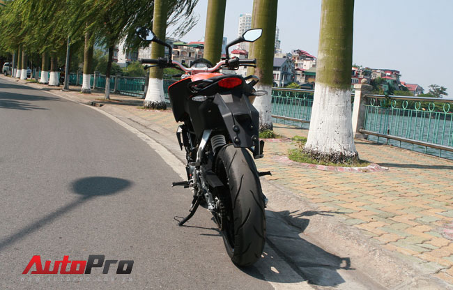 KTM Duke 125 Chuan cho nguoi moi bat dau - 10