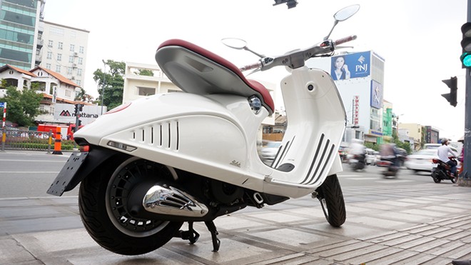 Can canh Vespa 946 moi ve Viet Nam - 11
