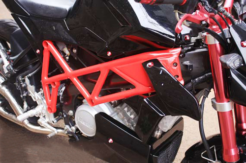 Yamaha Vixion tao hinh voi phong cach Ducati Streetfighter - 2