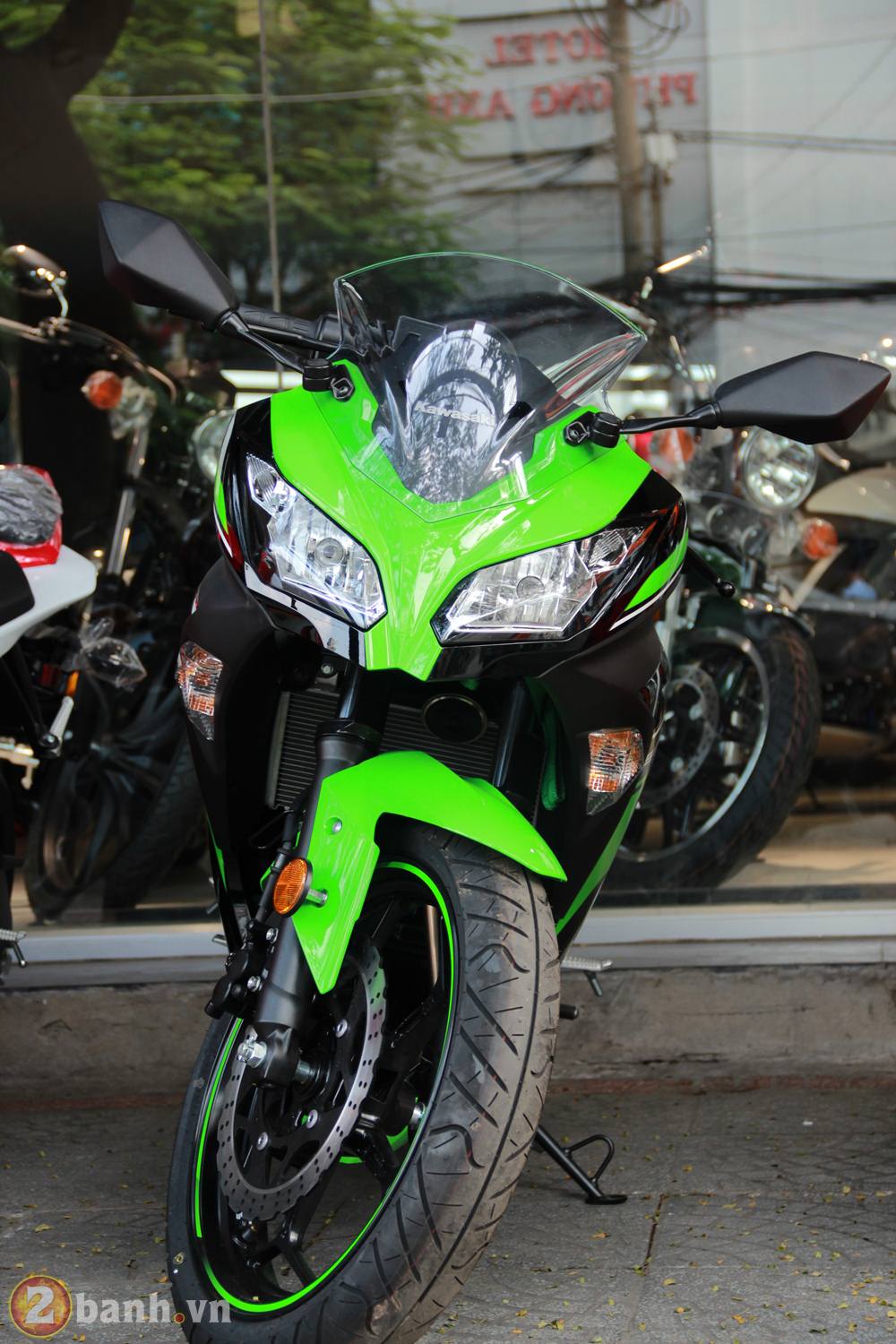 Chum anh Kawasaki Ninja 300 khoac ao xanh tuyet dep - 9