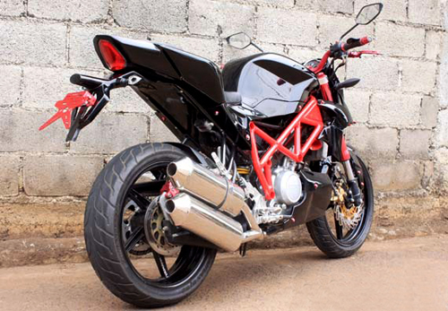 Yamaha Vixion tao hinh voi phong cach Ducati Streetfighter - 4