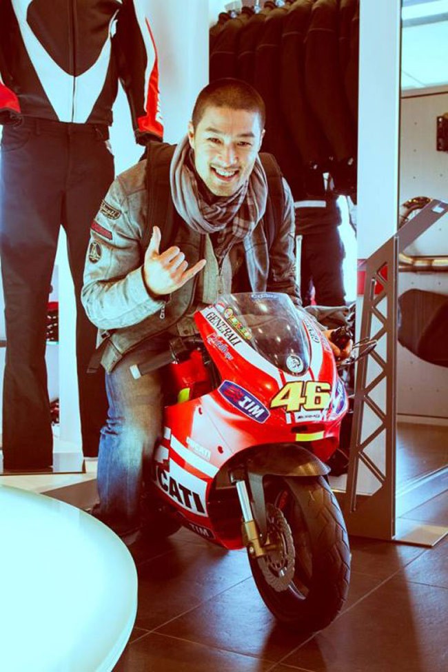 Johnny Tri Nguyen tham quan nha may Ducati - 9