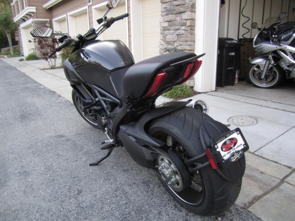 Ducati Diavel dua con lai ac quy cua 2 dong nakedbike va cruiser - 4