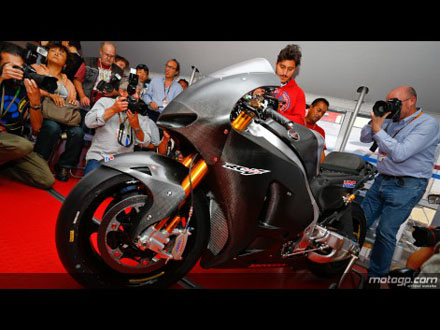 Honda RCV1000R mau xe danh cho mua giai MotoGP 2014 - 5