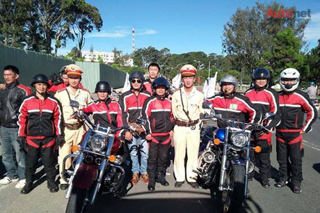 Co mot CLB moto tren xu ngan hoa - 4