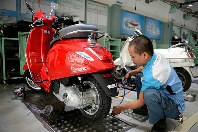 Vespa Primavera da co mat o cac dai ly - 10