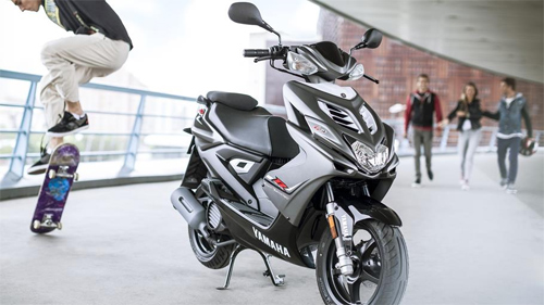 Yamaha Aerox 4 scooter the thao 50 phan khoi moi