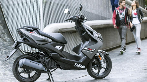 Yamaha Aerox 4 scooter the thao 50 phan khoi moi - 4