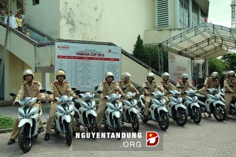 Yamaha ban giao 100 xe cho CSGT Viet Nam - 3