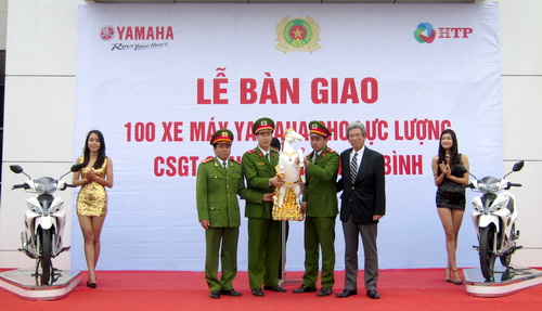 Yamaha Viet Nam ban giao 100 xe cho CSGT Thai Binh - 3
