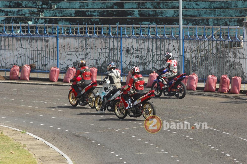 Dua xe Binh Phuoc truoc gio thi dau chinh thuc - 10