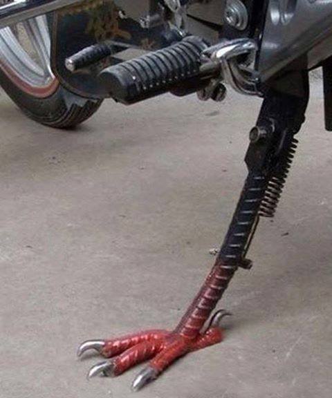 Vì sao có 2 loại chân chống xe máy  Shop2banhvn