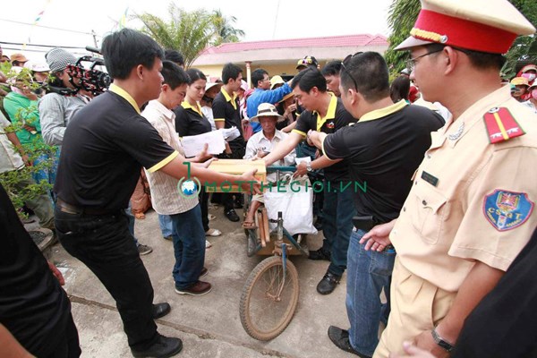 Hinh anh CSGT Viet Nam mo duong cho doan moto - 6