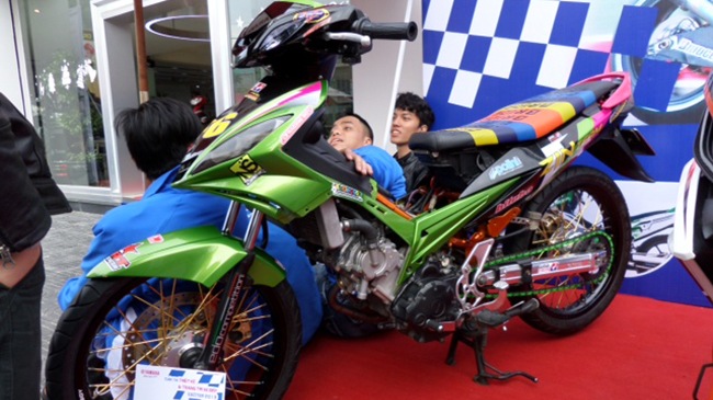 Hoi thi trang tri xe dep Yamaha 2013 tai Da Nang