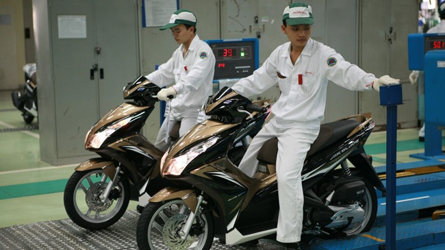 Honda tang 1 trieu dong cho khach hang mua xe Air Blade - 2