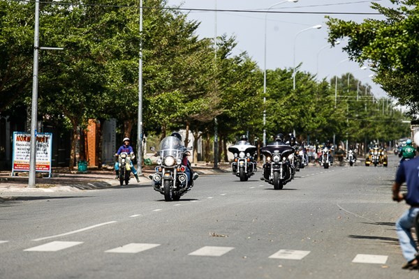 Ngam dan xe khung cua CLB Saigon HOG Harley Owners group dieu hanh tai Ho Tram - 11