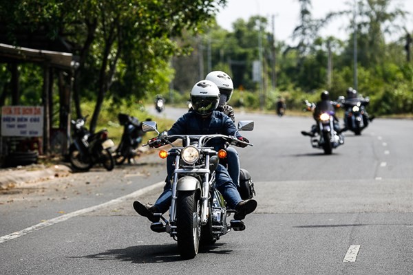 Ngam dan xe khung cua CLB Saigon HOG Harley Owners group dieu hanh tai Ho Tram - 12