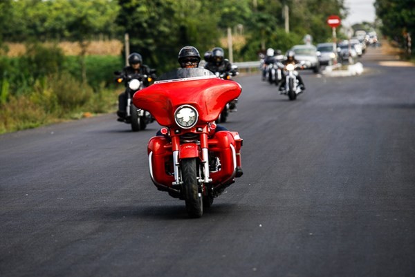 Ngam dan xe khung cua CLB Saigon HOG Harley Owners group dieu hanh tai Ho Tram - 20