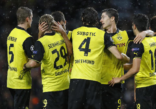 Phao thu gay canh truoc Borussia Dortmund - 3