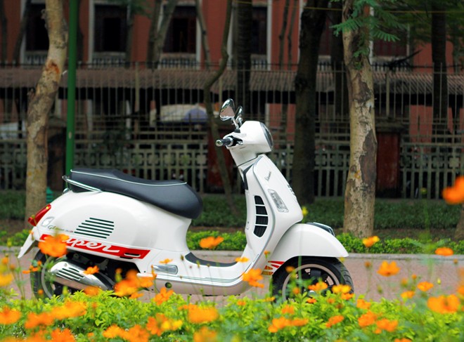 Piaggio Vespa GTS Super Thoa man niem dam me the thao - 3