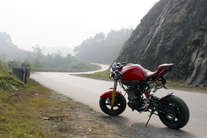 Suzuki GN125 do phong cach Ducati - 3