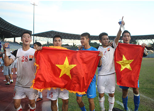 U19 Viet Nam mung ve du vong chung ket - 7