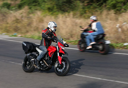 Ducati Hypertrada danh rieng cho thi truong chau A - 16