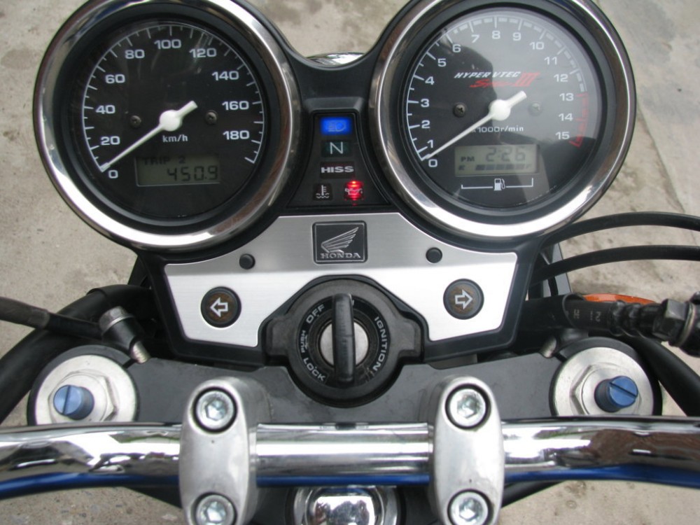 Honda CB400 Superfour Nakedbike danh cho nguoi tap choi - 4