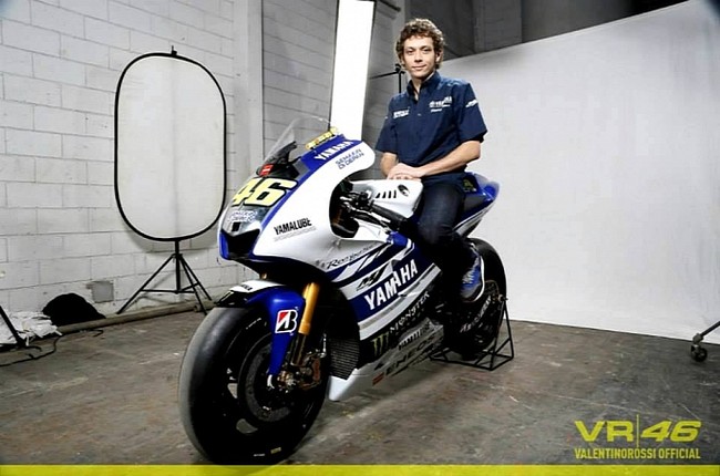Jorge Lorenze va Valentino Rossi gioi thieu mau MotoGP 2014 moi cua Team Blue - 9